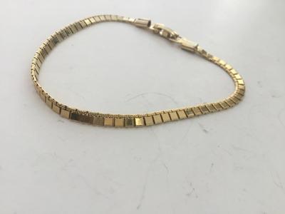 Gold tone unmarked bracelet