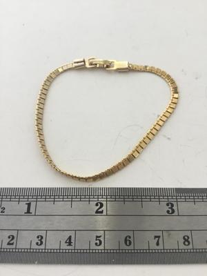 Gold tone unmarked bracelet