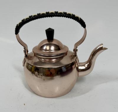 Sale Photo Thumbnail #225: From the 1960's. Great vintage condition. Approx. 7" high to top of handle, 8" wide including spout.
Holds approx. 1 Liter/1 Quart, Good condition.