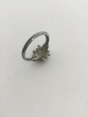 Avon marked fashion silver tone ring
