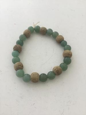 Green beaded stretchy bracelet