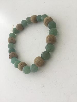 Green beaded stretchy bracelet