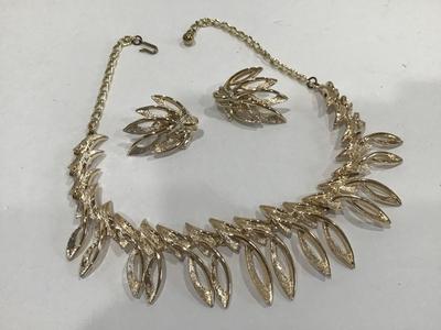 Gold Tone Set Clip on Earrings