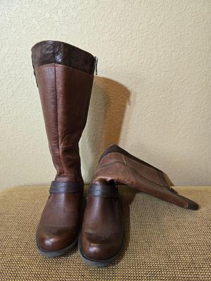 Women's Tall Brown Leather Riding Boots – Two-Tone with Back Zipper Size 8.5