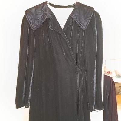 LOT 163L: Dave & Johnny Red Velvet Jacket with D'avis Black Velvet Cropped Jacket & Black Velvet Opera Coat with Red Collar