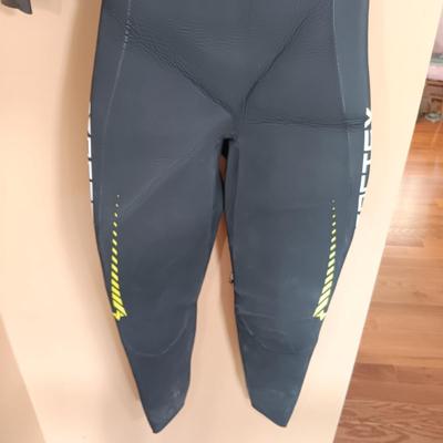 LOT 165L: XTERRA Vortex Wetsuit Women's Size Large