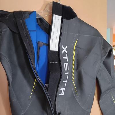 LOT 165L: XTERRA Vortex Wetsuit Women's Size Large