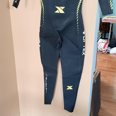 LOT 165L: XTERRA Vortex Wetsuit Women's Size Large