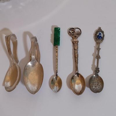 LOT 170L: A Collection of Vintage Silverware and Glass Dishes