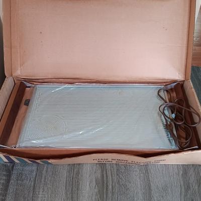 LOT 171L: Vintage Salton Hot Trays Models H-907 and H-132