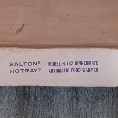 LOT 171L: Vintage Salton Hot Trays Models H-907 and H-132