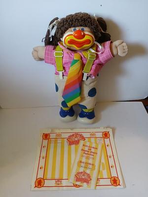 Vintage Cabbage Patch Kids Circus Kid – “Gladys Ema” – Complete with Mask, Tie, Adoption Papers –rare Cabbage Patch Kids Circus Kid™