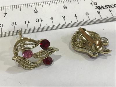 Vintage Clip on Earrings Red and pink