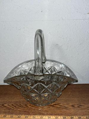 Sale Photo Thumbnail #9: Medium size clear glass basket - see pics for measurements
