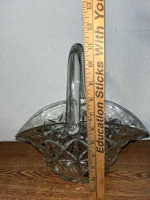 Sale Photo Thumbnail #11: Medium size clear glass basket - see pics for measurements