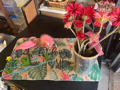 Sale Photo Thumbnail #54: Flamingo ornaments, floor mat, vase and flowers