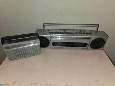 Vintage Panasonic Boombox & GE AM/FM Radio – Retro Electronics with two sets of earphones
