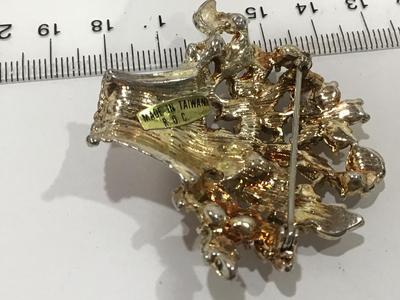 Vintage ROC Brooch Rhinestone Brooch