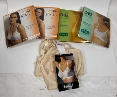 Sale Photo Thumbnail #307: In new condition with tags
