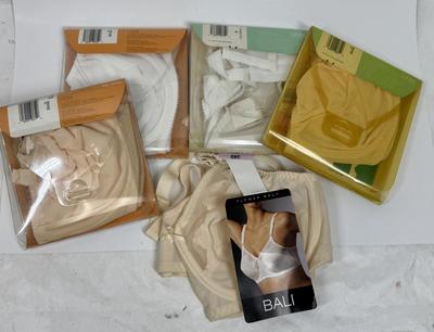 Sale Photo Thumbnail #311: In new condition with tags