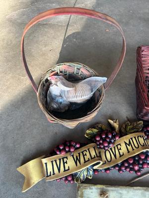 Sale Photo Thumbnail #684: Couple of baskets with sea shells, 2 wine wall decor signs