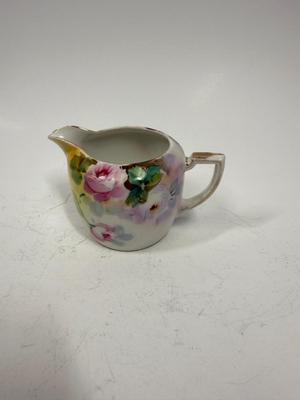Sale Photo Thumbnail #393: Good condition, no chips or cracks. The gold is worn in a few places, see photos. Approx. 3" tall. Possibly made in occupied Japan, but not marked as such.