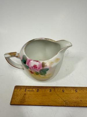 Sale Photo Thumbnail #392: Good condition, no chips or cracks. The gold is worn in a few places, see photos. Approx. 3" tall. Possibly made in occupied Japan, but not marked as such.