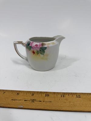 Sale Photo Thumbnail #390: Good condition, no chips or cracks. The gold is worn in a few places, see photos. Approx. 3" tall. Possibly made in occupied Japan, but not marked as such.