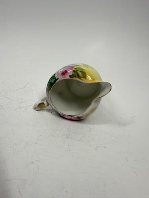 Sale Photo Thumbnail #396: Good condition, no chips or cracks. The gold is worn in a few places, see photos. Approx. 3" tall. Possibly made in occupied Japan, but not marked as such.