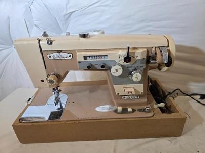 Vintage The White House Sewing Machine – Zigzag, Buttonhole, Reverse Features