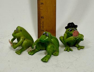 Sale Photo Thumbnail #323: One frog is missing the cards in his hands.  Otherwise in good condition.