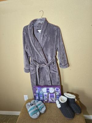 Women's Cozy Comfort Spa Set – Robe, Slippers, & Lavender Bath Gift Box