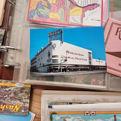 Large Lot Vintage Postcard w 4 albums,