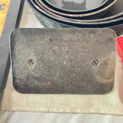 Lodge Griddle & Cast Iron Pans w/ Le Creuset (DR-SS)