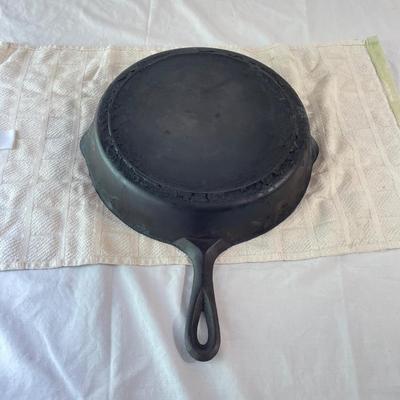Lodge Griddle & Cast Iron Pans w/ Le Creuset (DR-SS)