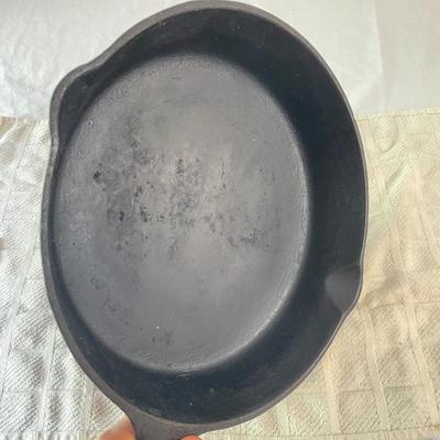 Lodge Griddle & Cast Iron Pans w/ Le Creuset (DR-SS)