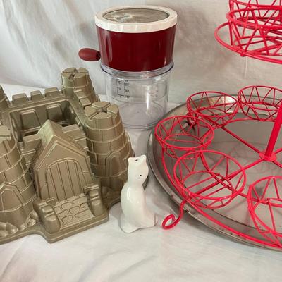 The Great Bake Off!: Assortment of Fun & Useful Baking Supplies (DR-SS)