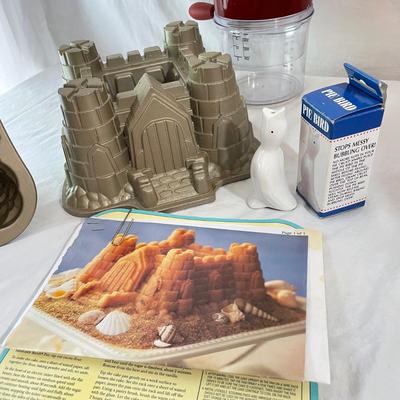 The Great Bake Off!: Assortment of Fun & Useful Baking Supplies (DR-SS)