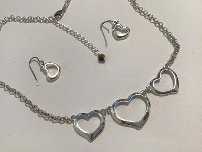 Liz and co Heart Necklace with Earrings