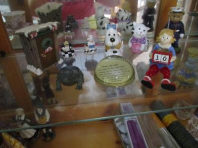 Collectible Knick Knacks (DR)