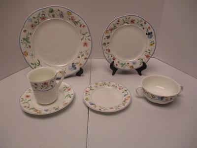 24+ Pieces Of Villeroy & Boch Germany Mariposa Bone China Dinner Set (K)