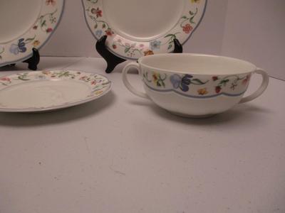 24+ Pieces Of Villeroy & Boch Germany Mariposa Bone China Dinner Set (K)