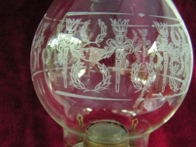 Beatiful antique: Kerosene lamp with etched glass chimney,