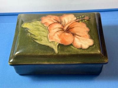 Antique Moorcroft Hibiscus Pattern Trinket Box with Lid 2-Queen Mary Labels in VG Preowned Condition as Pictured,