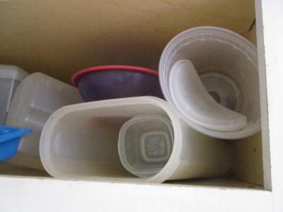 Assortment Of Plastic & Tupperware Storage & Drinking Cups (K)