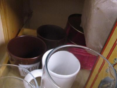 Tin Containers Glasses Coffee Mugs & Plastic Containers (K)
