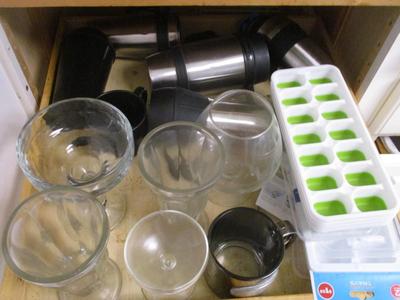 Tin Containers Glasses Coffee Mugs & Plastic Containers (K)