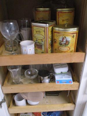 Tin Containers Glasses Coffee Mugs & Plastic Containers (K)