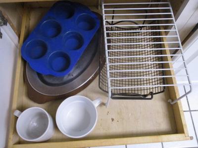 Tin Containers Glasses Coffee Mugs & Plastic Containers (K)