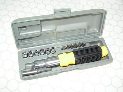 Ratcheting driver set w/bits & sockets. “Ford” logo on top